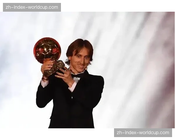 AC米兰博物馆展出莫德里奇金球奖奖杯，致敬足坛传奇